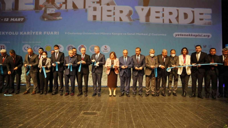 İpekyolu Kariyer Fuarı’nda Hasan Kalyoncu Üniversitesi Rüzgarı