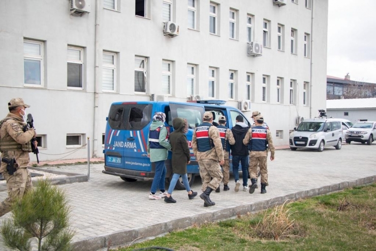 Terör Örgütü Pkk’ya Yardım Ve Yataklık Eden 2 Kişi Yakalandı