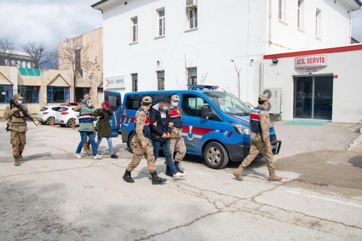 Terör Örgütü Pkk’ya Yardım Ve Yataklık Eden 2 Kişi Yakalandı