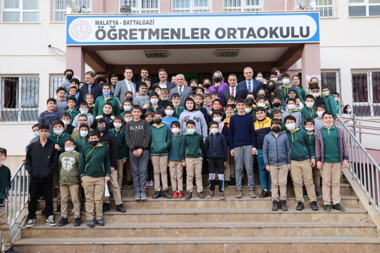 Öğrencilerin Coşkulu Gösterisi Başkan Güder’i Duygulandırdı