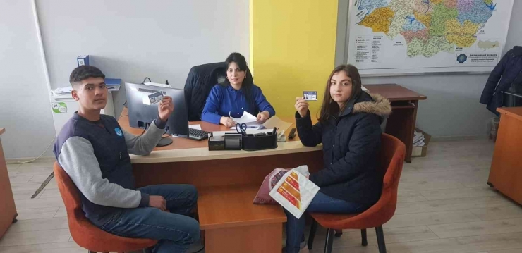 Yenişehir Belediyesi Lise Öğrencilerine Ücretsiz Diyar Kart Dağıttı