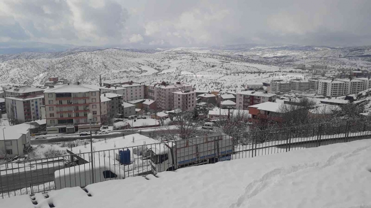 Kulp Mart Ayında Yağan Karla Beyaza Büründü