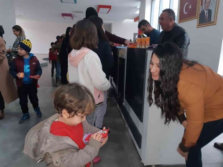 Yenişehir’de Ücretsiz Tiyatro Şenliği Başladı