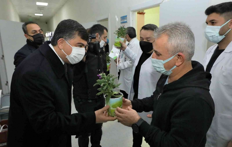 Fadıloğlu, Sağlık Çalışanlarını Ziyaret Etti