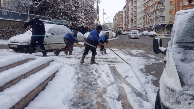 Malatya’da 80 Mahallenin Yolu Kardan Kapandı