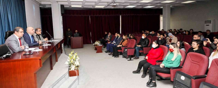 Gaün’de İstiklal Marşı’nın Kabulü Paneli Düzenlendi