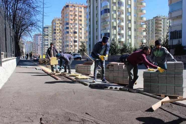 Kayapınar’a 345 Bin Metrekare Kilitli Parke Taşı Döşenecek