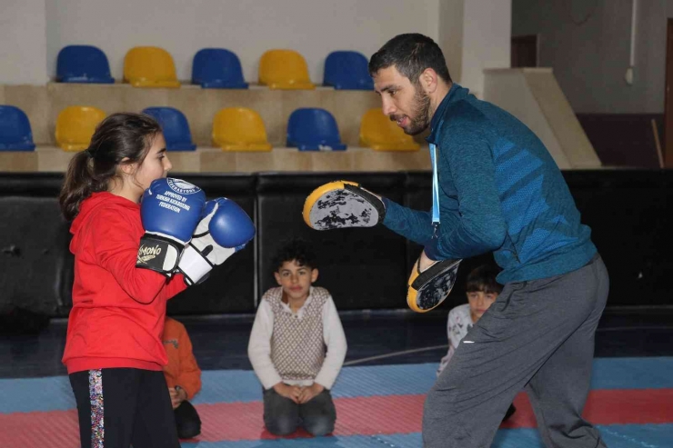 Karaköprü’de Çocuklara Kickboks Kursu