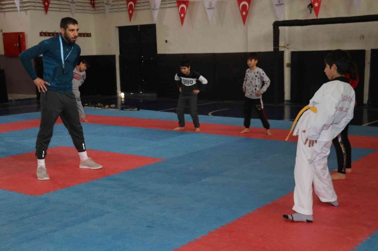 Karaköprü’de Çocuklara Kickboks Kursu