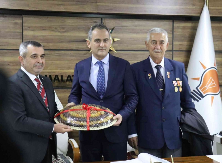 Bakan Özer’den Ak Parti Malatya İl Teşkilatına Ziyaret