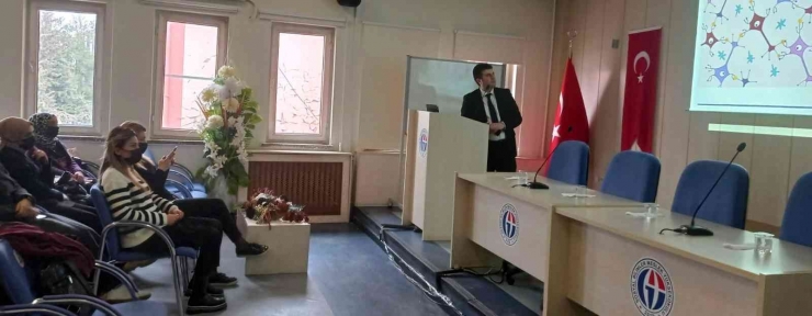 Eğitmen Ozan Tekin’den ‘enstrümanın Önemi’ Konferansı