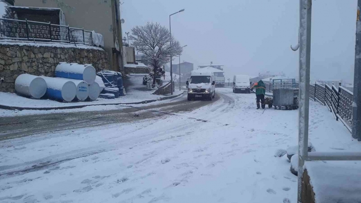 Kulp’ta Kar Yağışı Başladı, Okullar Tatil Edildi