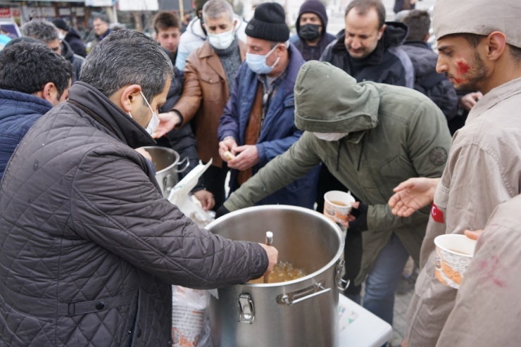 Yeşilyurt’ta Hoşaf Ve Arpa Ekmek Dağıtıldı