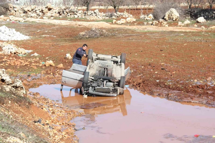 Virajı Alamayan Araç Şarampole Uçtu: 1 Ölü, 4 Yaralı