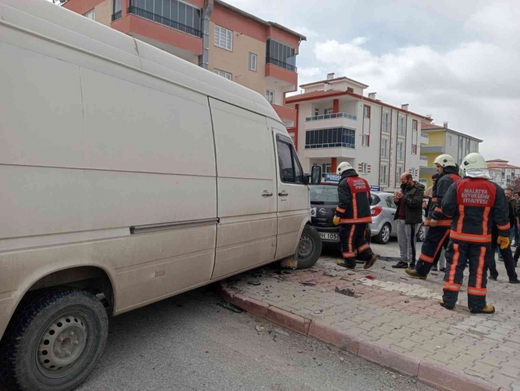 Malatya’da 6 Araç Bir Birine Girdi: 1 Yaralı