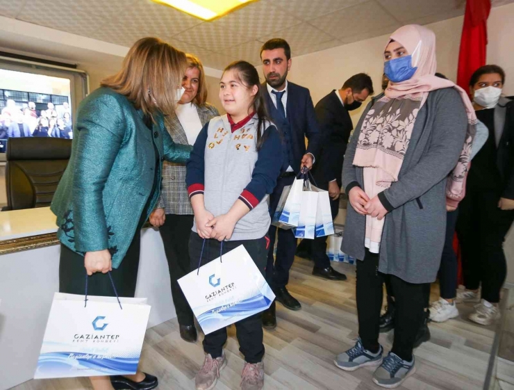 Gaziantep’te Kitap Okuyan Gençler Ödüllendiriyor