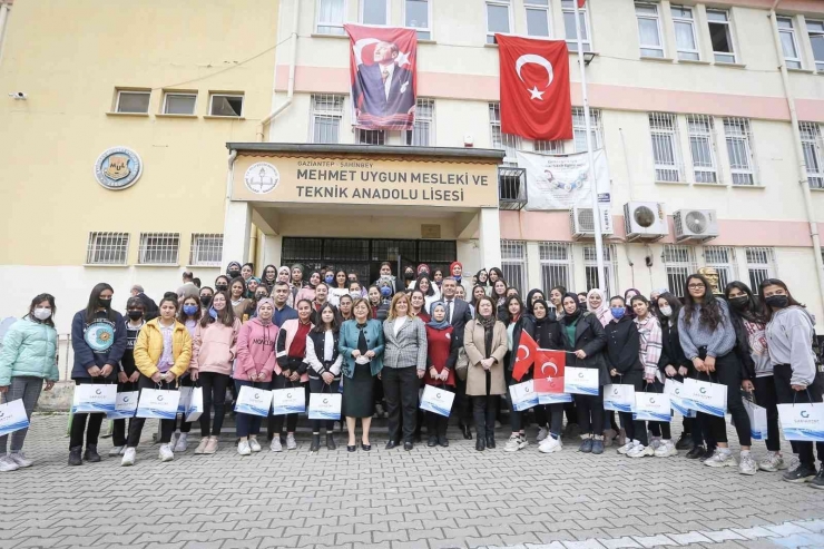 Gaziantep’te Kitap Okuyan Gençler Ödüllendiriyor