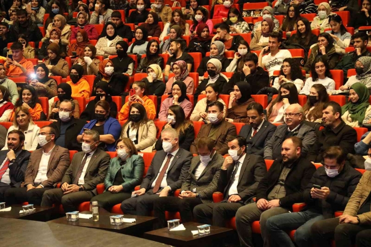 Genç Gaziantep Uygulaması Gençlere Tanıtıldı