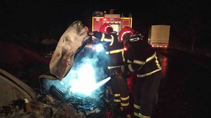 Şanlıurfa’da Araçlar Kafa Kafaya Çarpıştı: 4 Yaralı