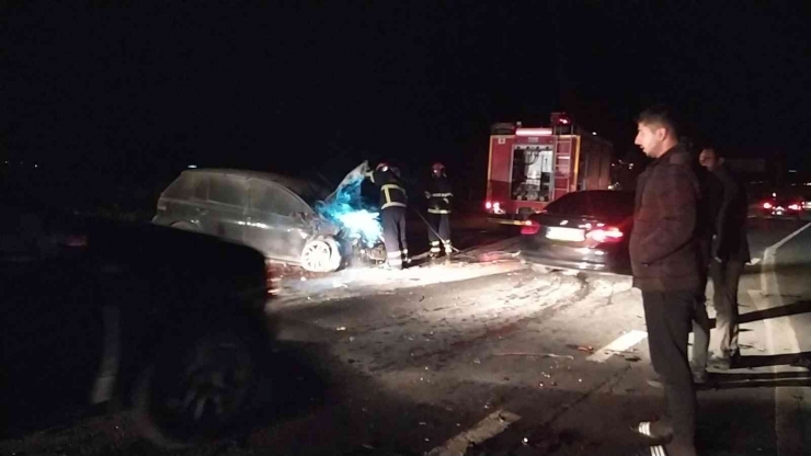 Şanlıurfa’da Araçlar Kafa Kafaya Çarpıştı: 4 Yaralı