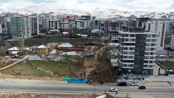 Yeşilyurt’ta İmar Yolları Açılıyor