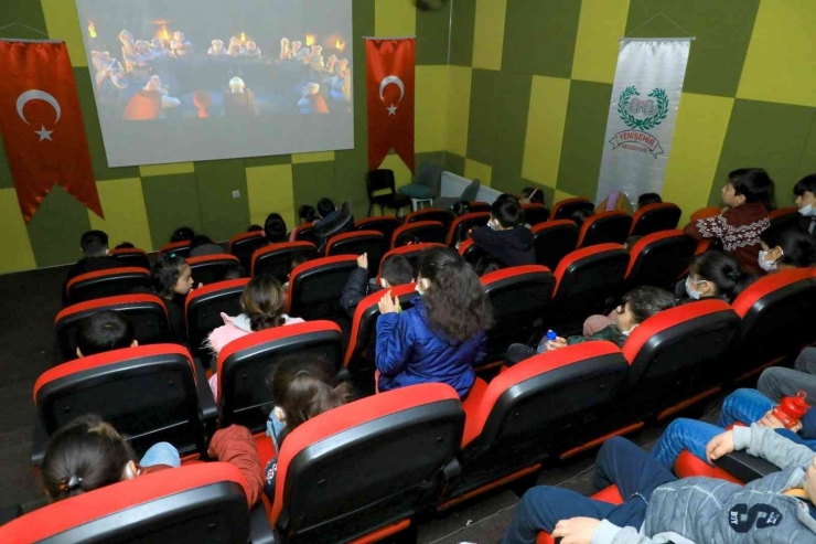 Yenişehir Belediyesinin Çocuklara Sinema Şenliği Sürüyor