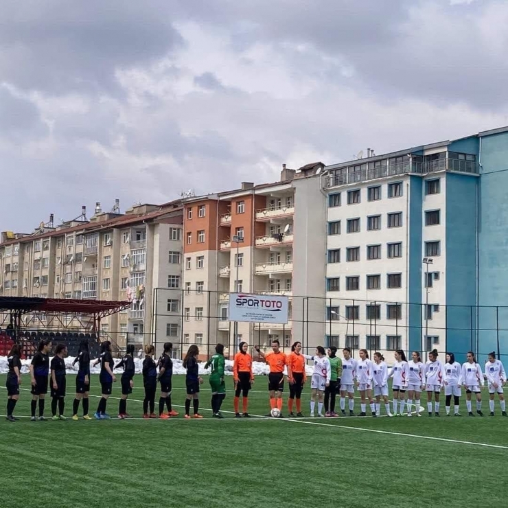 Malatya Kadın Futbol Takımı İkide İki Yaptı