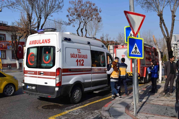 İki Otomobilin Çarpıştığı Kaza Ucuz Atlatıldı