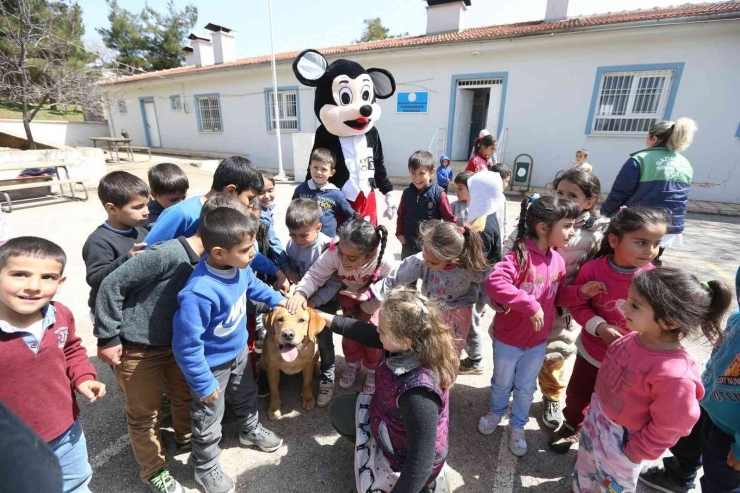 Büyükşehir Miniklere Hayvan Sevgisi Aşılıyor