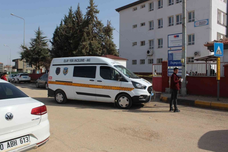 Velilerin Okul Önündeki Kavgasında Kan Aktı