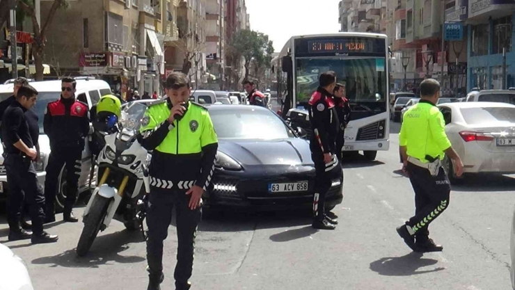 Alkollü Olduğu Şüphesiyle Durdurulan Sürücü Polise Zor Anlar Yaşattı