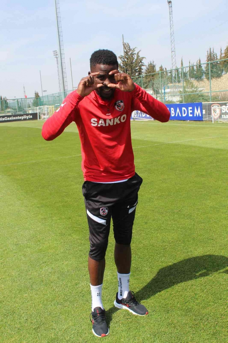 Papy Djilobodji: "futbola Forvet Olarak Devam Edebilirim"