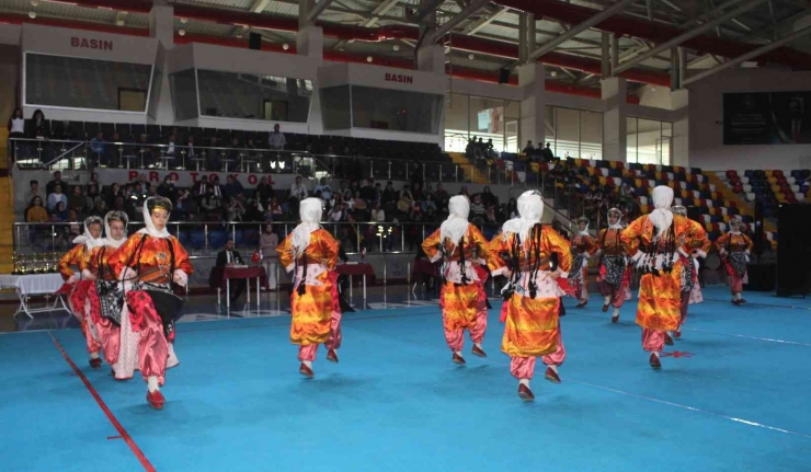 Adıyaman’da, Halk Oyunları Müsabakaları Düzenlendi