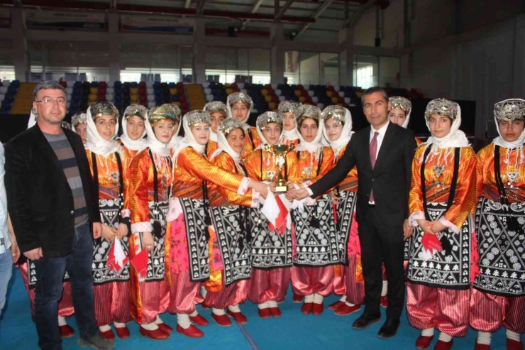 Adıyaman’da, Halk Oyunları Müsabakaları Düzenlendi