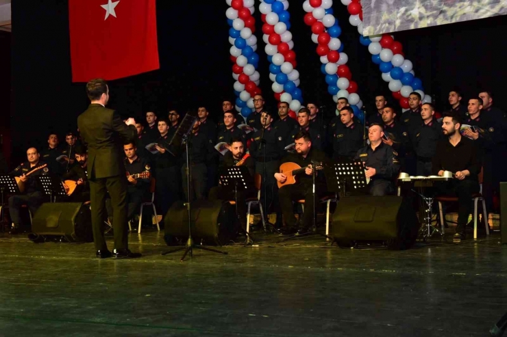 Jandarma Korosu Konser Verdi