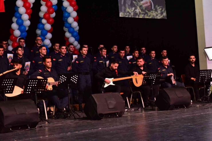 Jandarma Korosu Konser Verdi