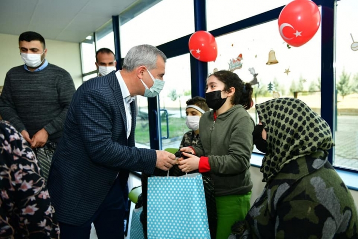 Lösemi Hastası Çocuklara Ve Ailelerine Moral Ziyareti