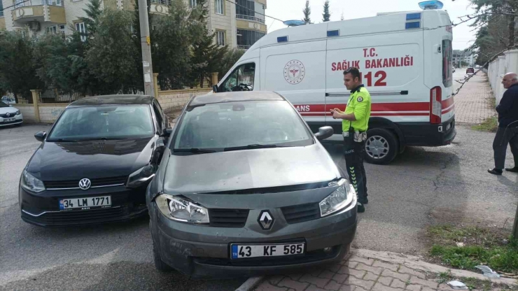 Adıyaman’da İki Otomobil Çarpıştı: 1 Yaralı