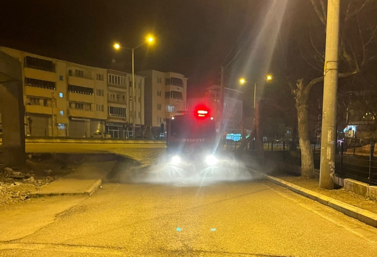 Gölbaşı’nda Cadde Ve Sokaklar Pırıl Pırıl Oluyor