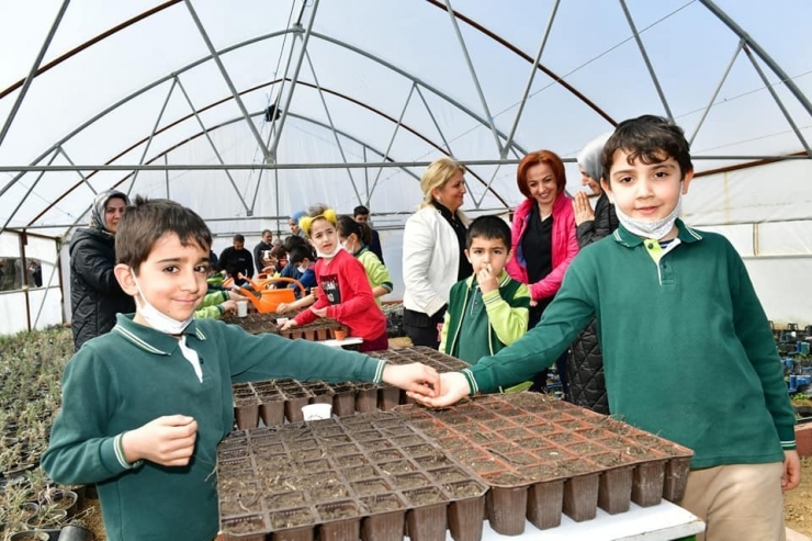 Yeşilyurt’ta Dededen Toruna Tohumlar Toprakla Buluşuyor