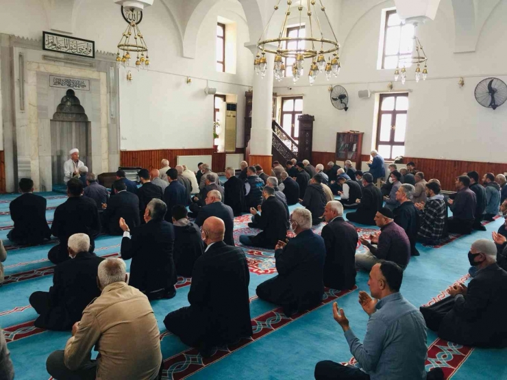 Alparslan Türkeş İçin Mevlit Okutuldu