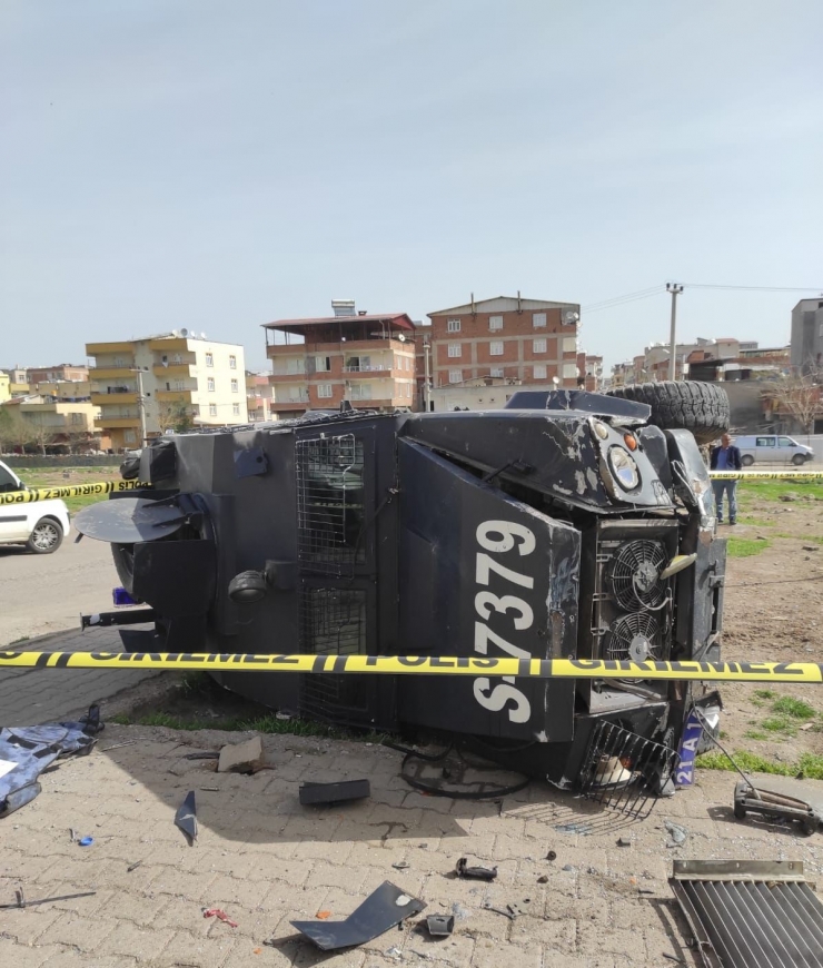 Hırsız Kovalarken Zırhlı Araç Kaza Yaptı: 1’i Polis 2 Kişi Yaralandı