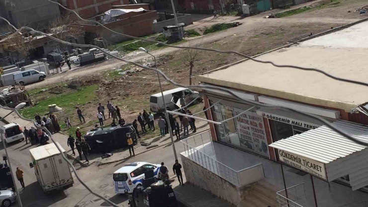 Hırsız Kovalarken Zırhlı Araç Kaza Yaptı: 1’i Polis 2 Kişi Yaralandı