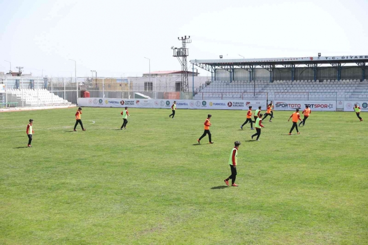 Genç Yetenekler Büyükşehir Belediyespor Kulübüne Kazandırıldı