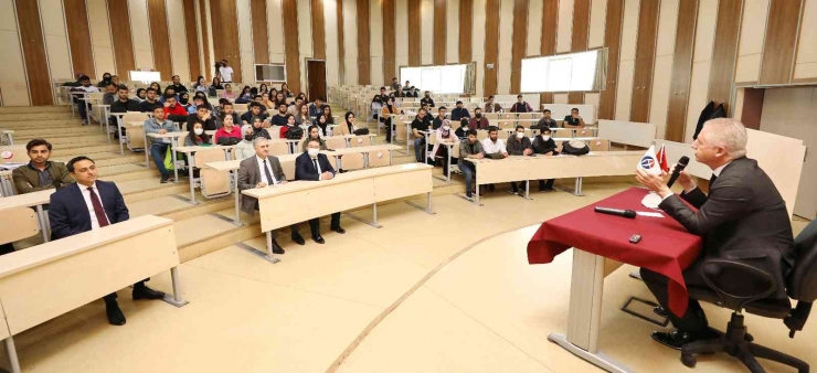 Vali Davut Gül, Gaün Öğrencileriyle Bir Araya Geldi