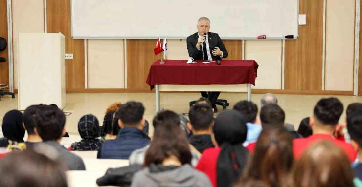 Vali Davut Gül, Gaün Öğrencileriyle Bir Araya Geldi