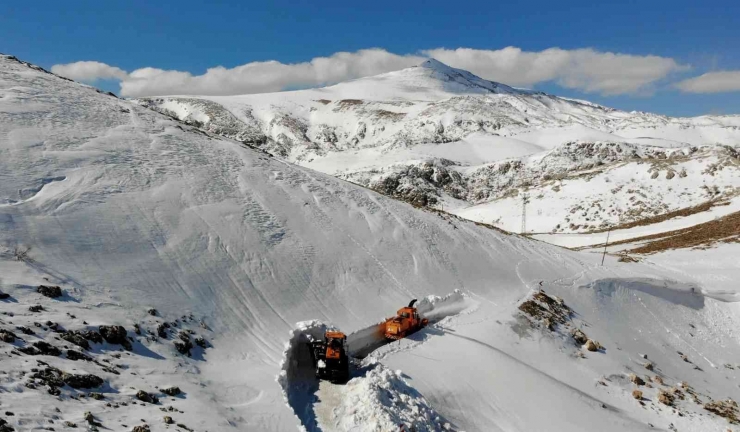 Yolu Açılan Nemrut Dağı İlk Turistleri Ağırladı