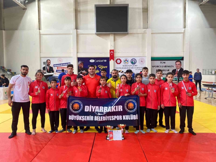 Diyarbakır Büyükşehir Belediyesi Sporcuları Judoda Başarı Elde Etti