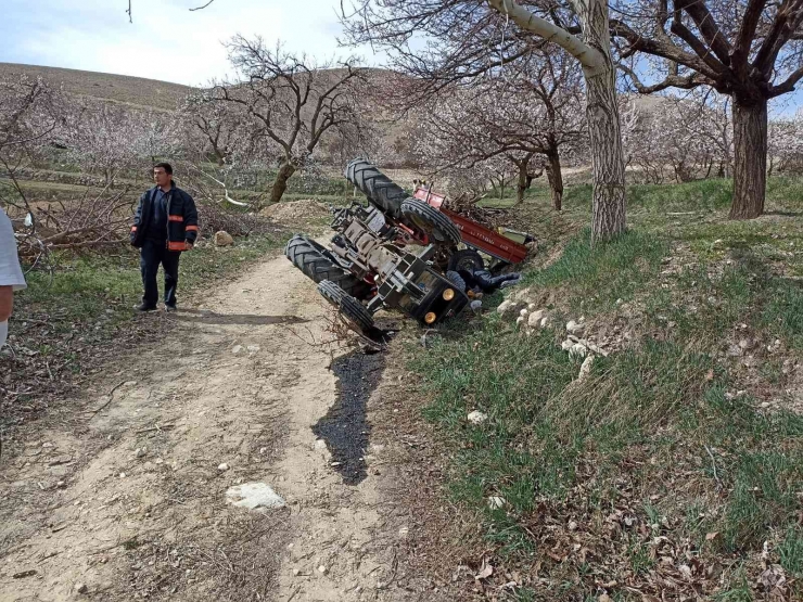 Malatya’da Traktör Devrildi: 1 Ölü, 1 Yaralı