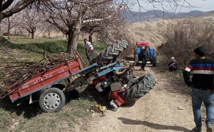 Malatya’da Traktör Devrildi: 1 Ölü, 1 Yaralı